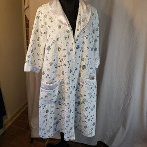 Cabernet Sleepwear Robe, Size M, White/Blue  Cozy Lightweight Spring